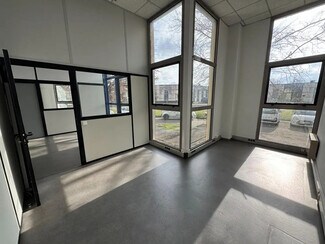 Plus de détails pour Local d'activités à louer