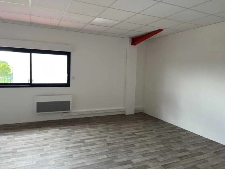 Bureau dans Creil à louer - Photo de l’immeuble – Image 2 sur 7
