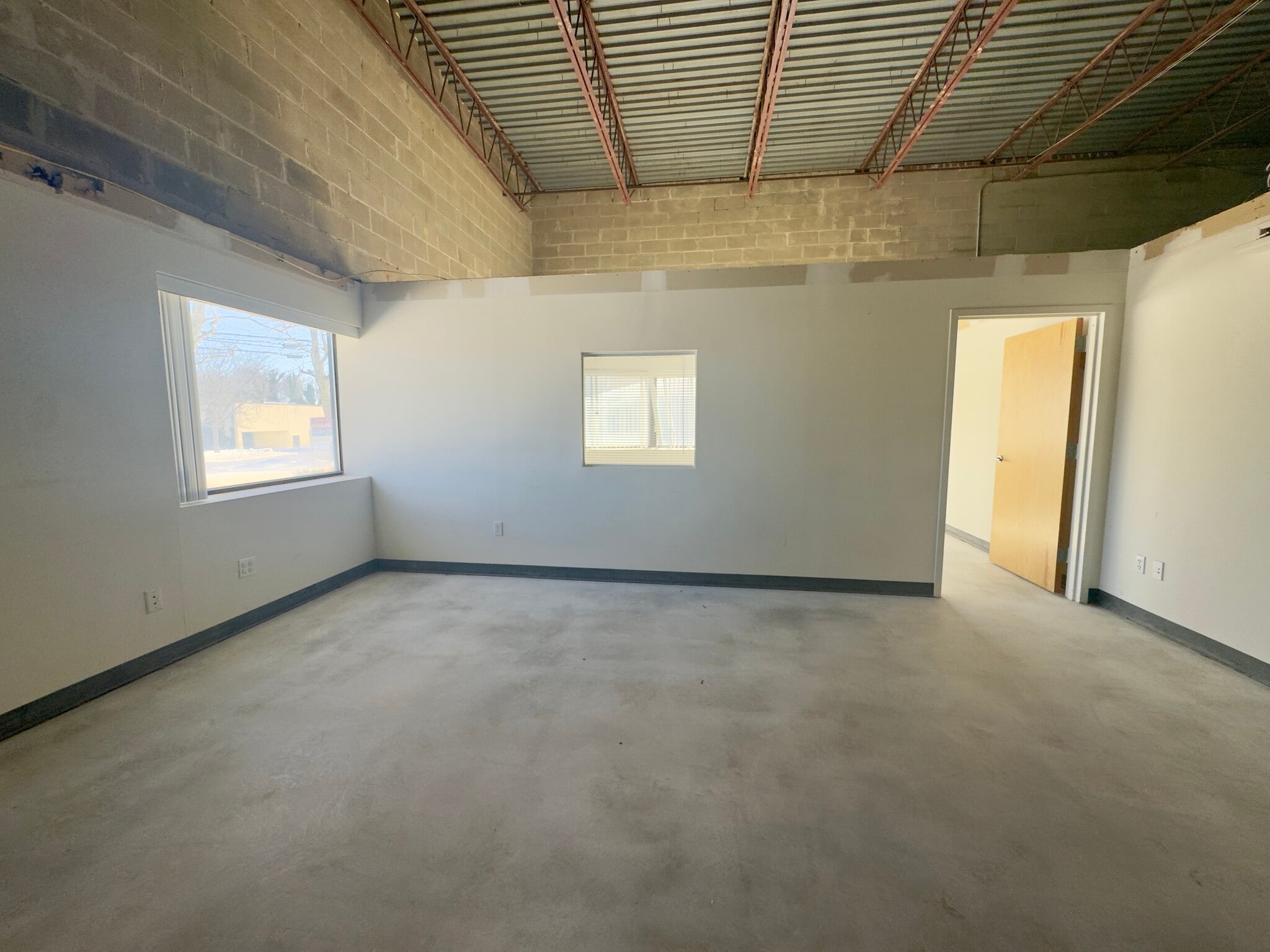 1320 Lincoln Ave, Holbrook, NY à louer Photo intérieure– Image 1 sur 8