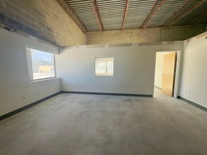 1320 Lincoln Ave, Holbrook, NY à louer Photo intérieure– Image 1 sur 8