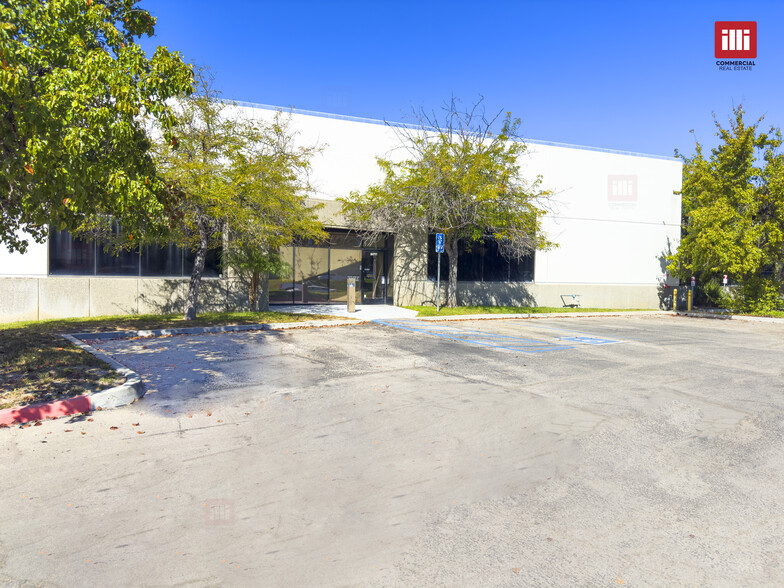 24773 Avenue Rockefeller, Valencia, CA à louer - Photo de l’immeuble – Image 3 sur 7