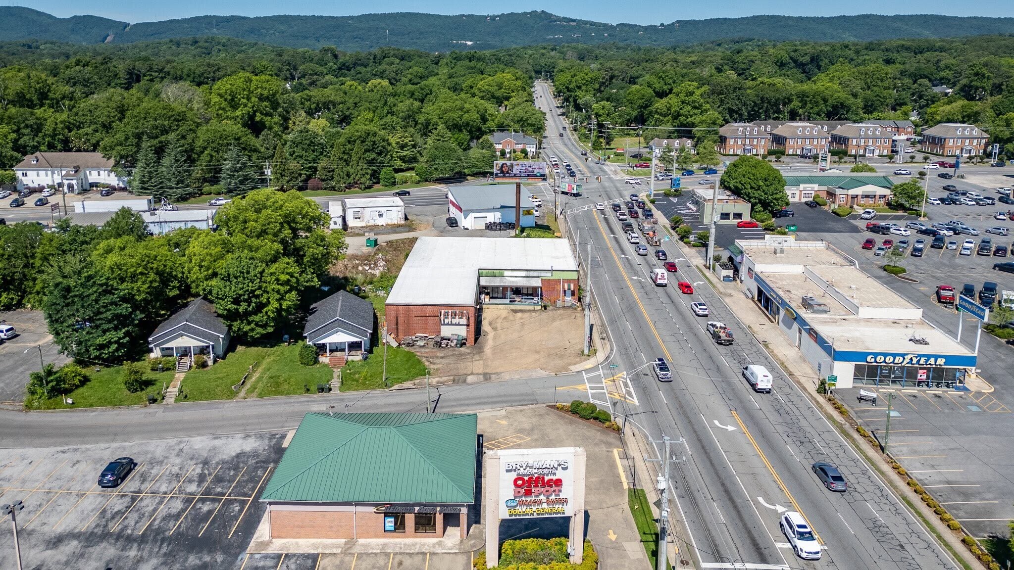 303 W Walnut Ave, Dalton, GA à louer Aérien– Image 1 sur 17