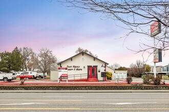 5428 W Clearwater Ave, Kennewick, WA à louer Photo de l’immeuble– Image 1 sur 26