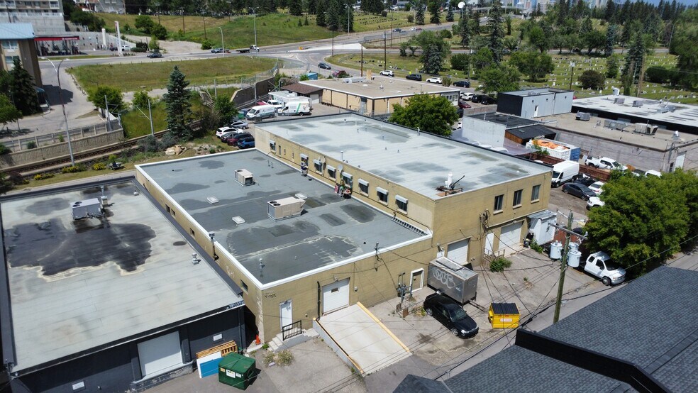 3628 Burnsland Rd SE, Calgary, AB à vendre - Photo de l’immeuble – Image 3 sur 11