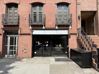 Plus de détails pour 327 W 14th St, New York, NY - Local commercial à louer