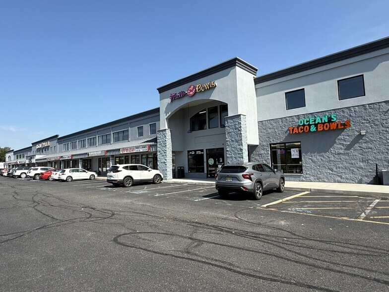 2301 US Highway 9, Howell, NJ à louer - Photo de l’immeuble – Image 2 sur 7