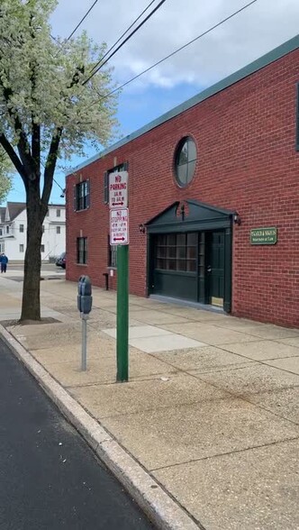 220 Mineola Blvd, Mineola, NY à louer - Vidéo sur l’annonce professionnelle – Image 2 sur 8