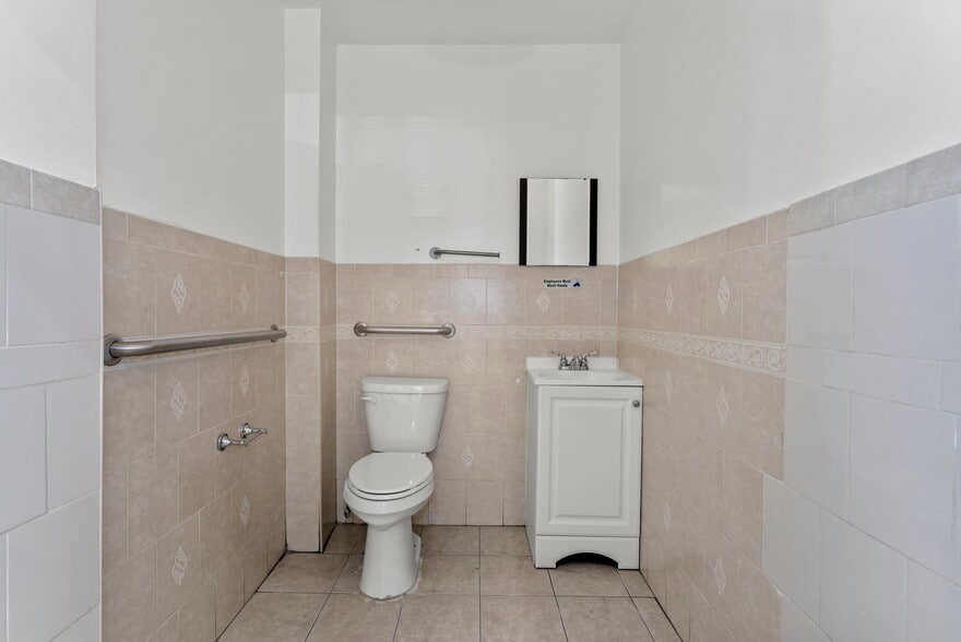 992 Rogers Ave, Brooklyn, NY à vendre - Photo de l’immeuble – Image 2 sur 5