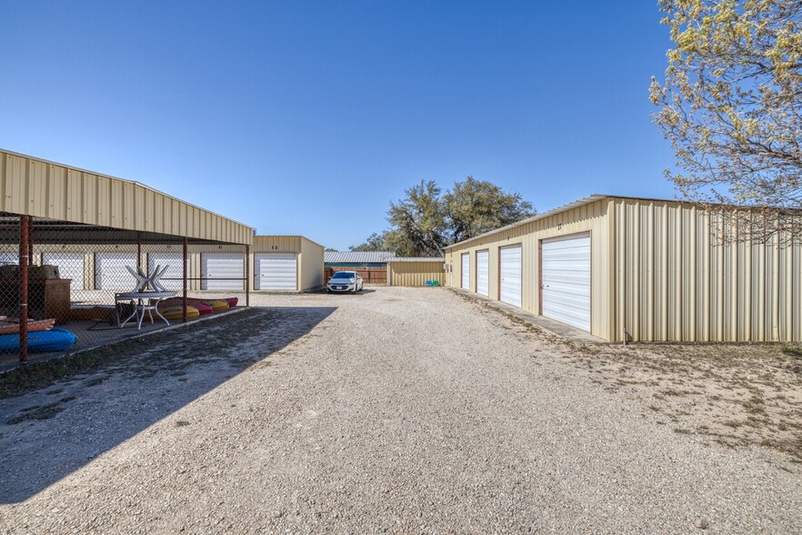 49 Encino Dr, Concan, TX à vendre - Photo de l’immeuble – Image 3 sur 120