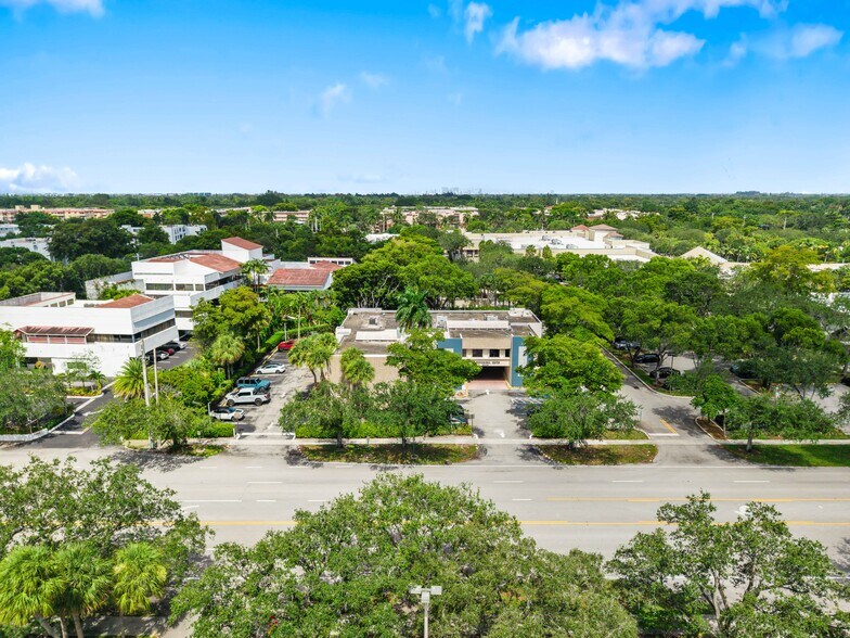 150 NW 70th Ave, Plantation, FL à louer - Photo de l’immeuble – Image 2 sur 12