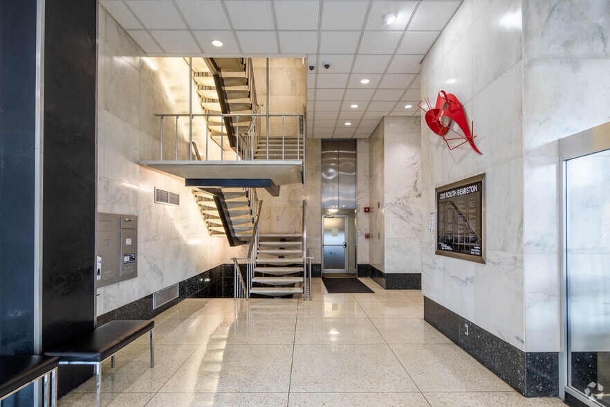 230 S Bemiston Ave, Clayton, MO à louer - Hall d’entrée – Image 2 sur 7