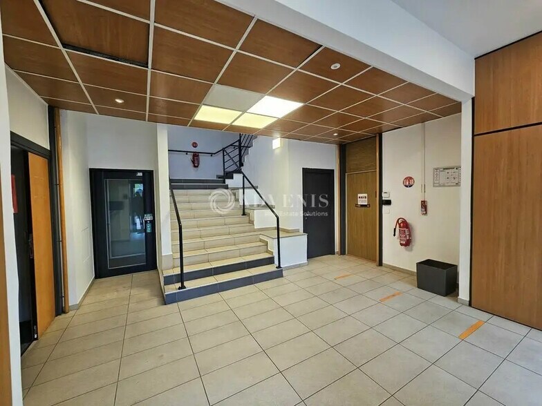 Bureau dans Gennevilliers à vendre - Hall d’entrée – Image 3 sur 12