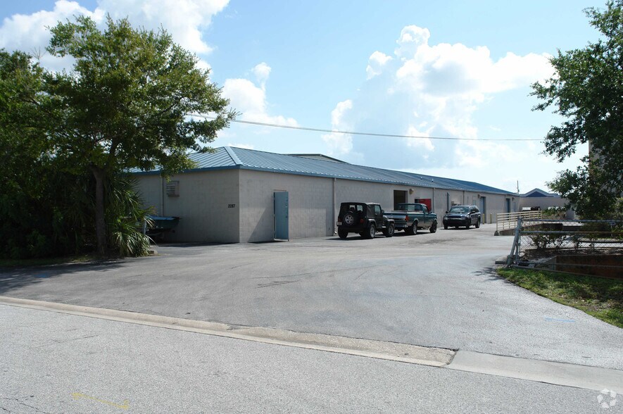 2599 22nd Ave N, Saint Petersburg, FL à louer - Photo principale – Image 2 sur 11
