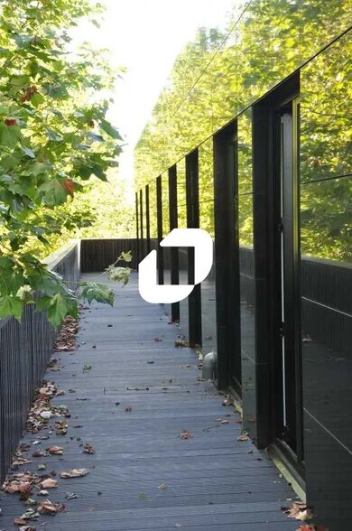 Bureau dans Grigny à louer - Photo de l’immeuble – Image 1 sur 9