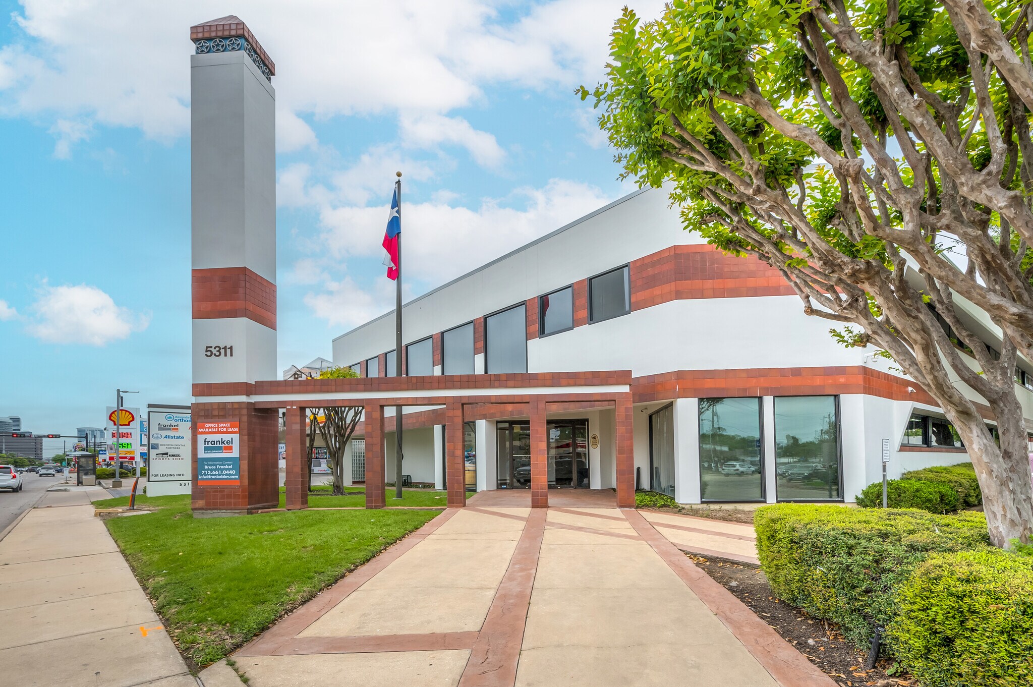 5311 Kirby Dr, Houston, TX à louer Photo principale– Image 1 sur 12