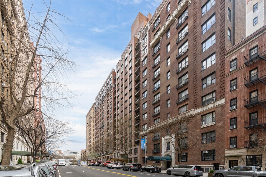 130 W 79th St, New York, NY à louer - Photo de l’immeuble – Image 2 sur 9