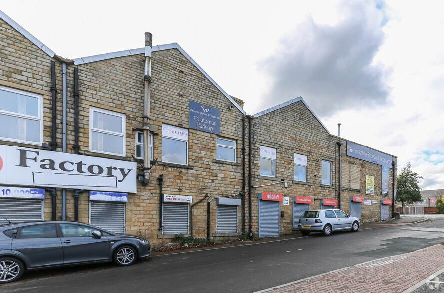 80 Leeds Rd, Huddersfield à louer - Photo de l’immeuble – Image 3 sur 5