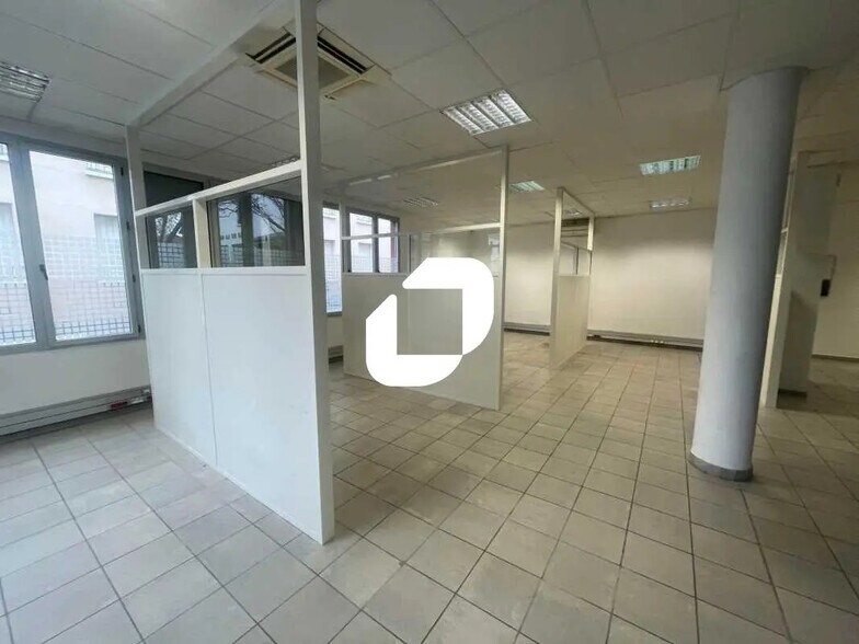 21 Rue De La Convention, OULLINS-PIERRE-BÉNITE à louer - Photo de l’immeuble – Image 3 sur 7