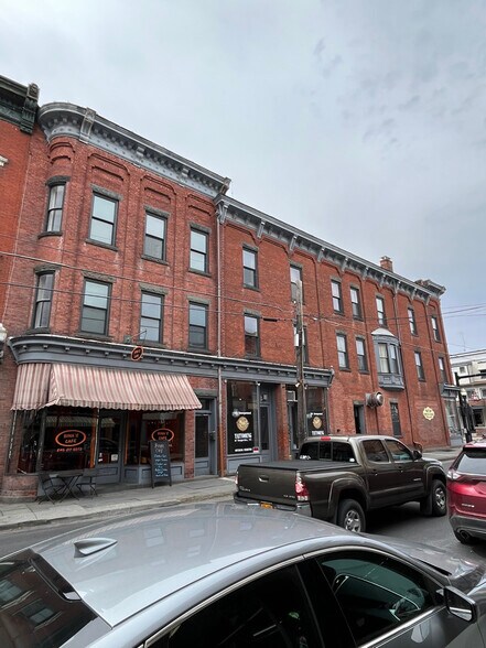 216 Main St, Saugerties, NY à louer - Photo de l’immeuble – Image 3 sur 13
