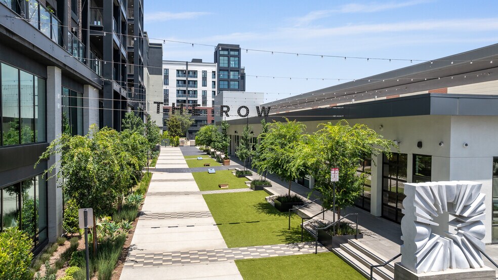 2010 E Warner Ave, Santa Ana, CA à louer - Photo de l’immeuble – Image 2 sur 12