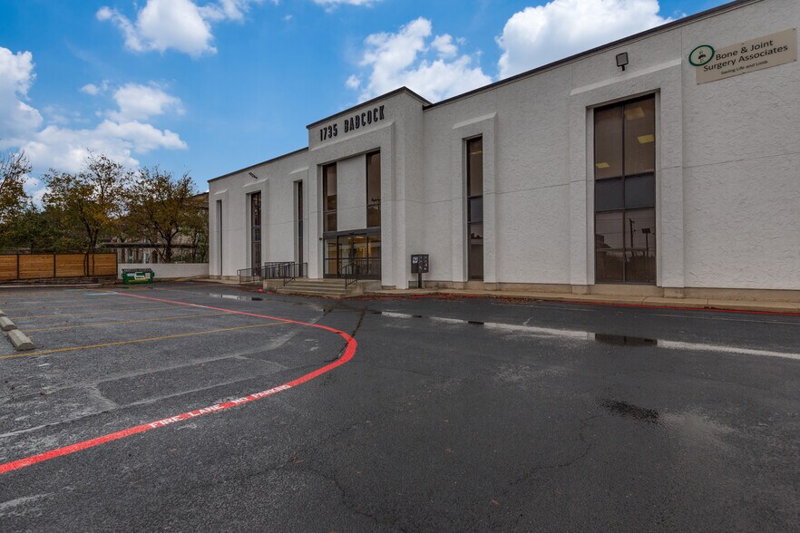 1735 Babcock Rd, San Antonio, TX à louer - Photo de l’immeuble – Image 3 sur 19