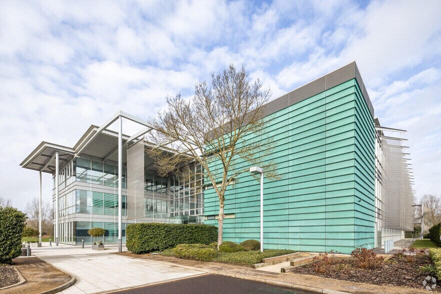 300 Brook Dr, Reading à louer - Photo de l’immeuble – Image 3 sur 16