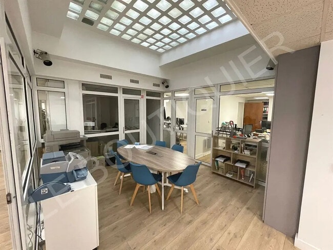 Plus de détails pour Local commercial à louer