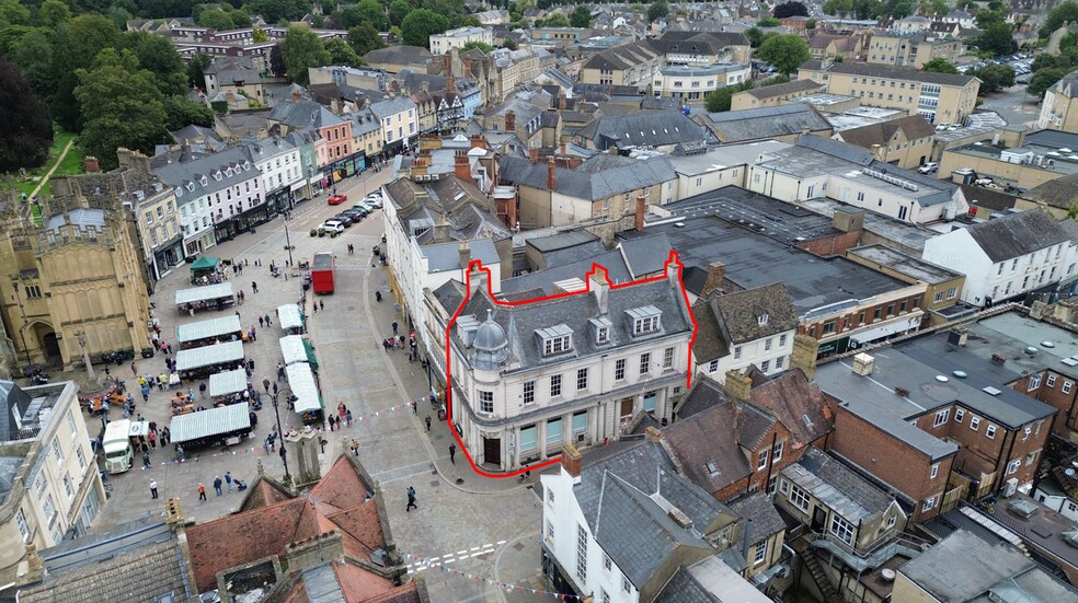 2 Market Pl, Cirencester à vendre - Photo de l’immeuble – Image 2 sur 10