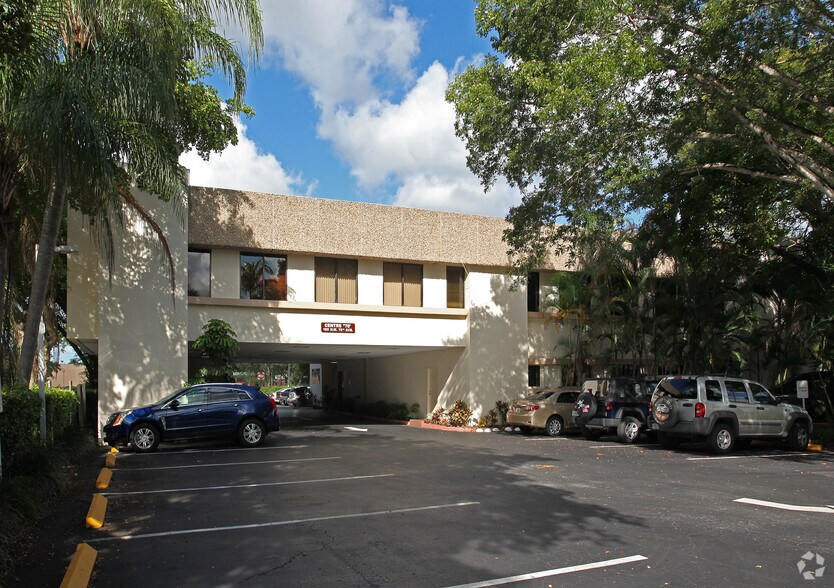 150 NW 70th Ave, Plantation, FL à louer - Photo de l’immeuble – Image 2 sur 124