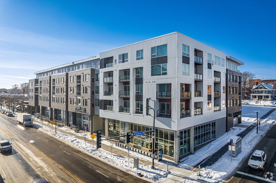 2000 Lyndale Ave, Minneapolis, MN à louer - Photo de l’immeuble – Image 3 sur 4