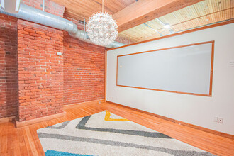322 Water St, Vancouver, BC à louer Photo intérieure– Image 2 sur 5