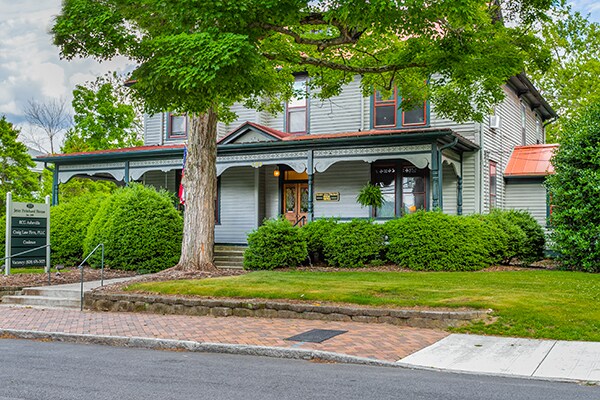 223 E Chestnut St, Asheville, NC à louer - Photo de l’immeuble – Image 1 sur 1