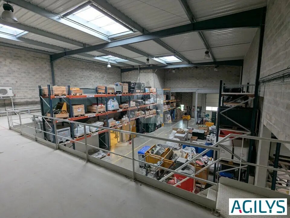 Industriel/Logistique dans Magny-les-Hameaux à louer Photo de l’immeuble– Image 1 sur 11