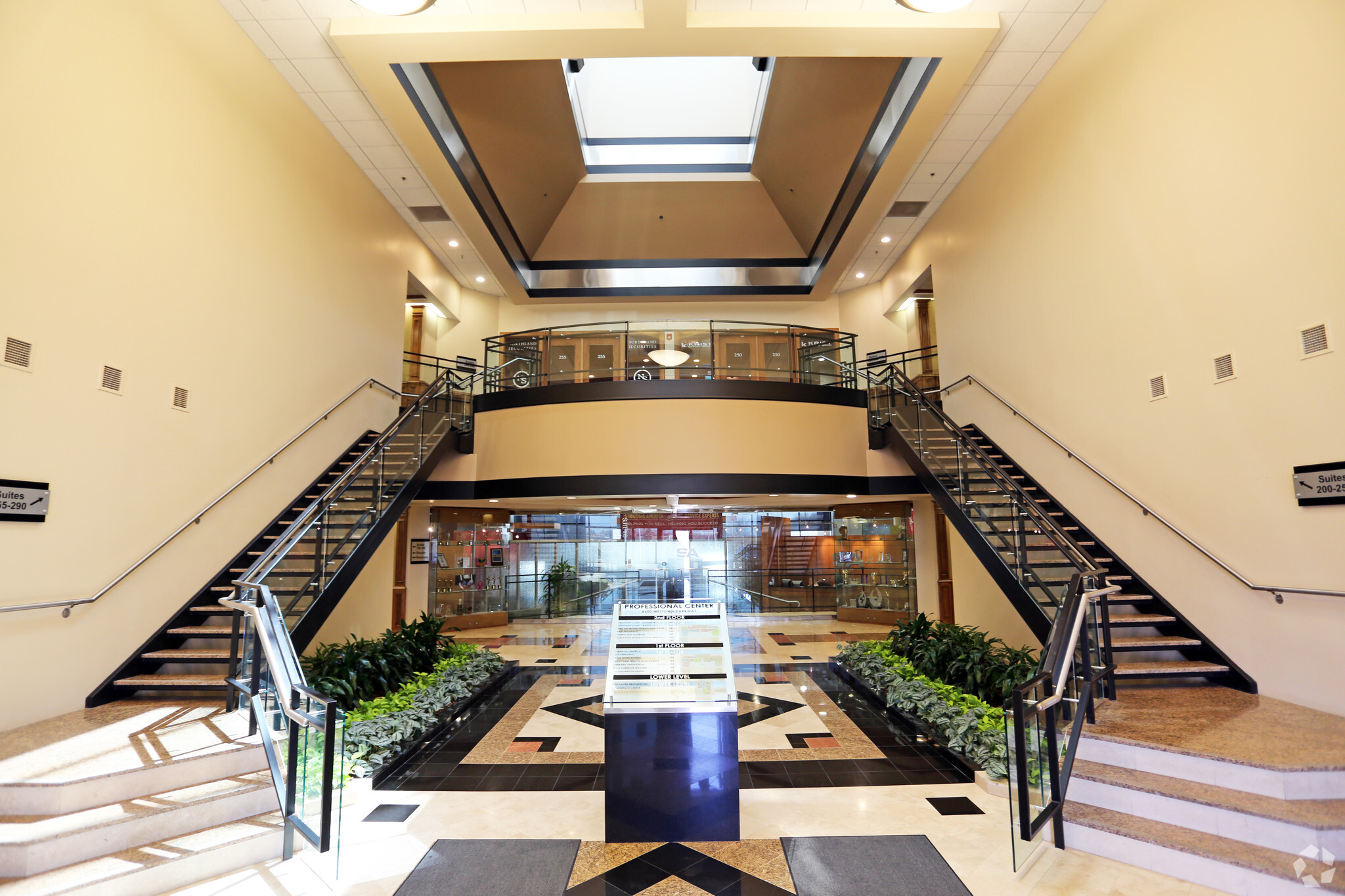 6600 Westown Pky, West Des Moines, IA à louer Hall d’entrée– Image 1 sur 5