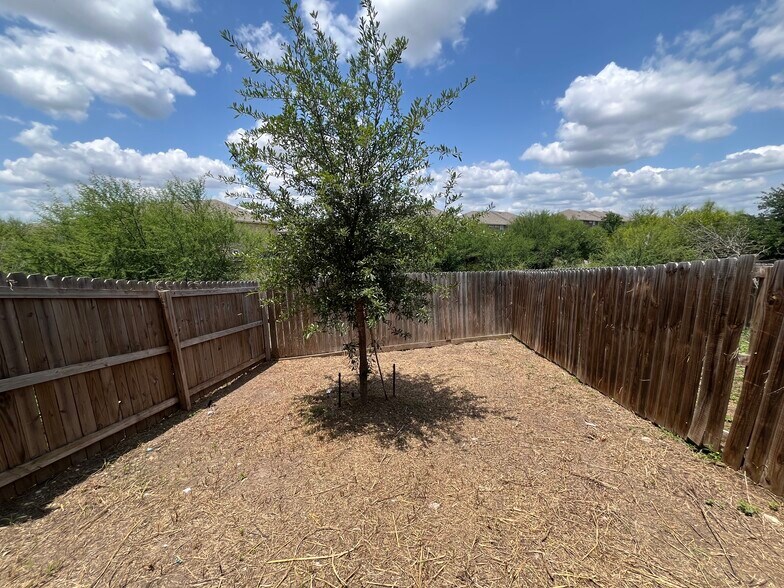 6515 Marcel Way, San Antonio, TX à vendre - Photo de l’immeuble – Image 3 sur 66