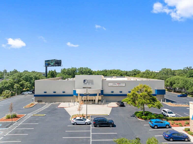 6918 Gunn Hwy, Tampa, FL à louer - Photo de l’immeuble – Image 2 sur 7