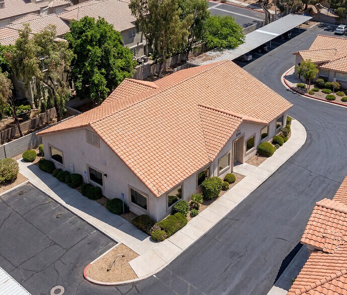 8260 W Charleston Blvd, Las Vegas, NV à louer - Photo de l’immeuble – Image 3 sur 7
