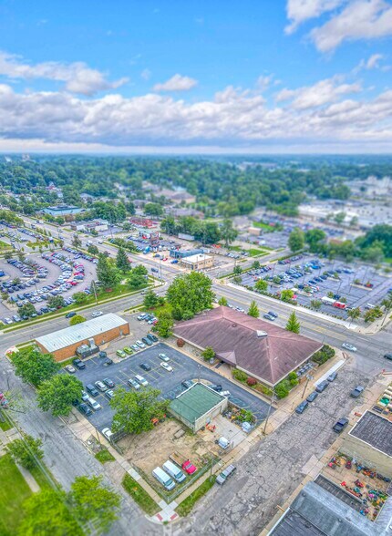 900 E Michigan Ave, Jackson, MI à vendre - Photo principale – Image 1 sur 36