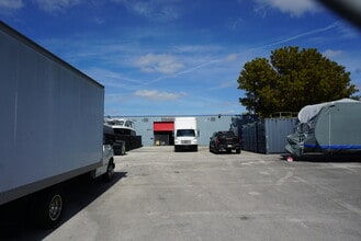 7640 NW 36th Ave, Hialeah, FL à louer Photo intérieure– Image 2 sur 16