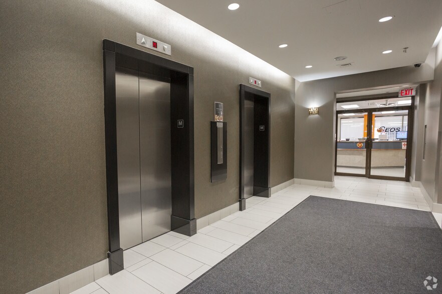 1040 7th Ave SW, Calgary, AB à louer - Hall d’entrée – Image 2 sur 8