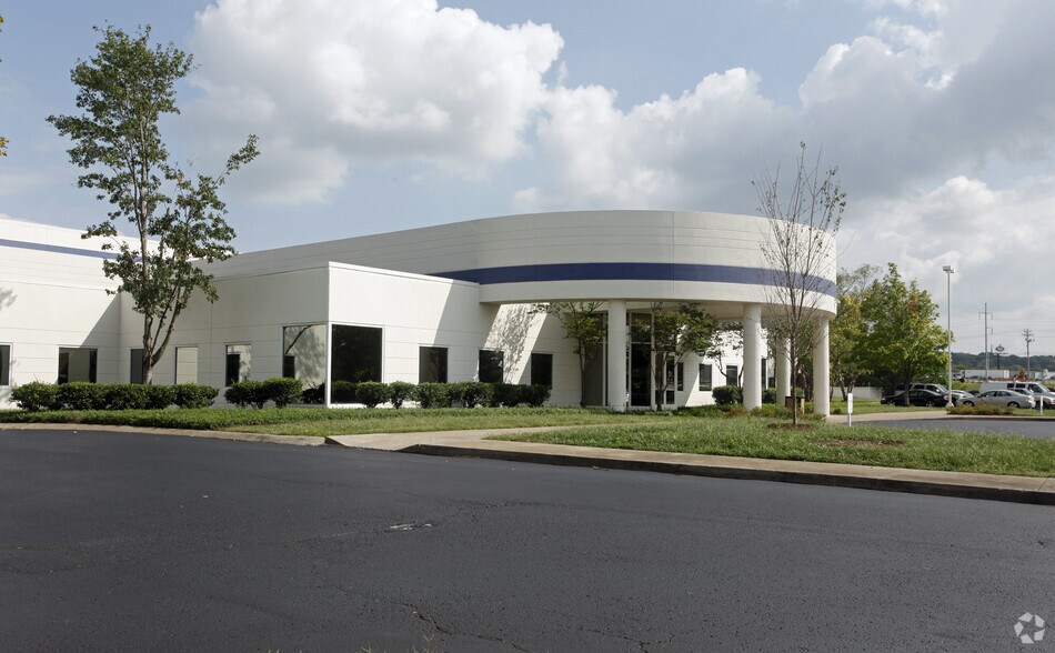 1 Walden Books Dr, La Vergne, TN à louer - Photo de l’immeuble – Image 3 sur 8