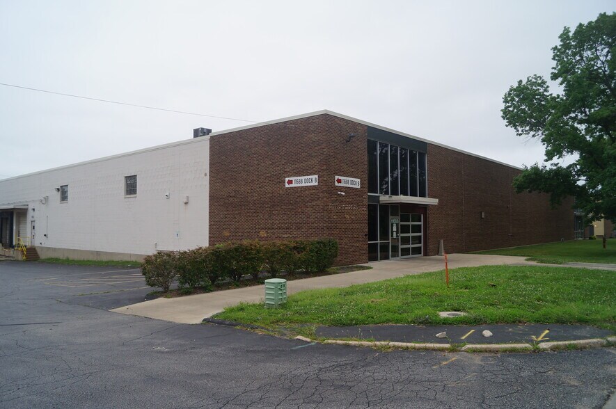 11674-11688 Fairgrove Industrial Blvd, Maryland Heights, MO à vendre - Photo de l’immeuble – Image 2 sur 3