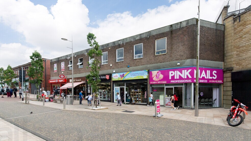 42 Broadway, Accrington à louer - Photo de l’immeuble – Image 2 sur 2