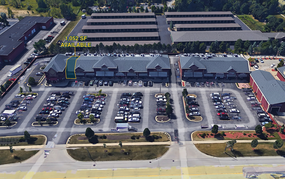 47135-47239 5 Mile Rd, Plymouth, MI à louer - Photo de l’immeuble – Image 3 sur 3