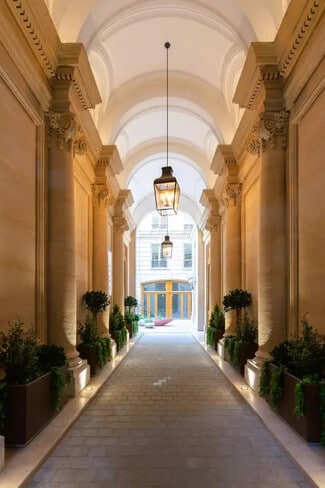 Plus de détails pour Local commercial à louer