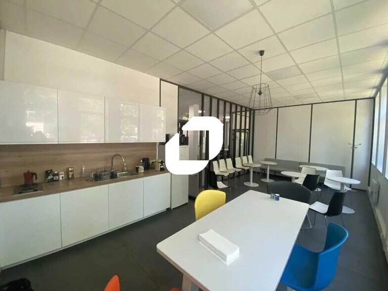Bureau dans Éragny à louer - Photo de l’immeuble – Image 2 sur 11