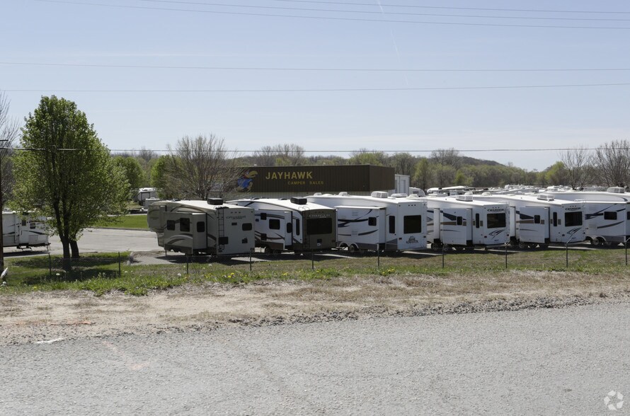 24105 W 43rd St, Shawnee, KS à louer - Photo de l’immeuble – Image 2 sur 7