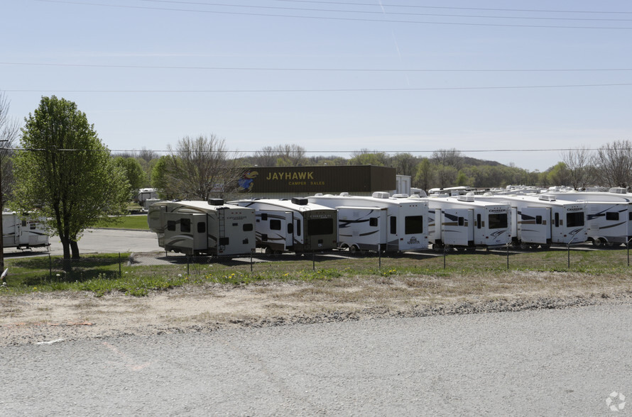 24105 W 43rd St, Shawnee, KS à louer - Photo de l’immeuble – Image 3 sur 24