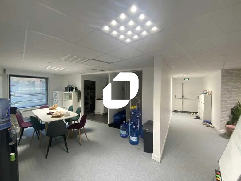 Bureau dans Cergy à louer - Photo de l’immeuble – Image 3 sur 9