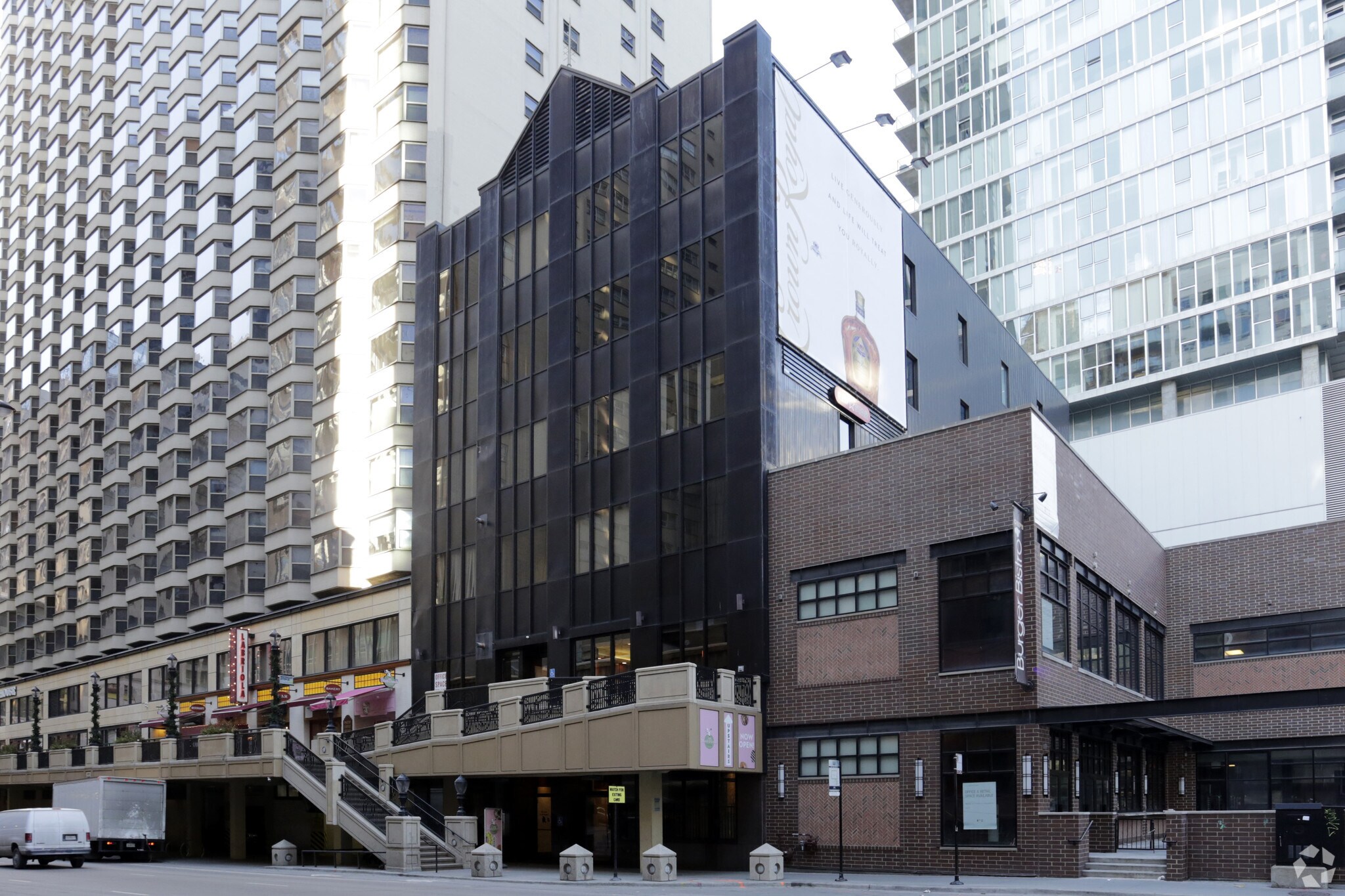 160 E Grand Ave, Chicago, IL à louer Photo principale– Image 1 sur 8